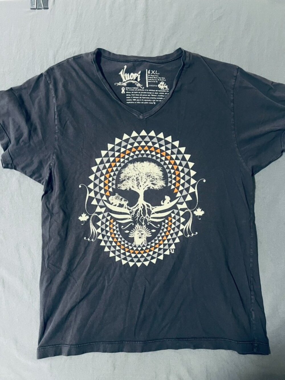 Vuori Tree of Life Tee Woman's XL V Neck Graphic T Shirt